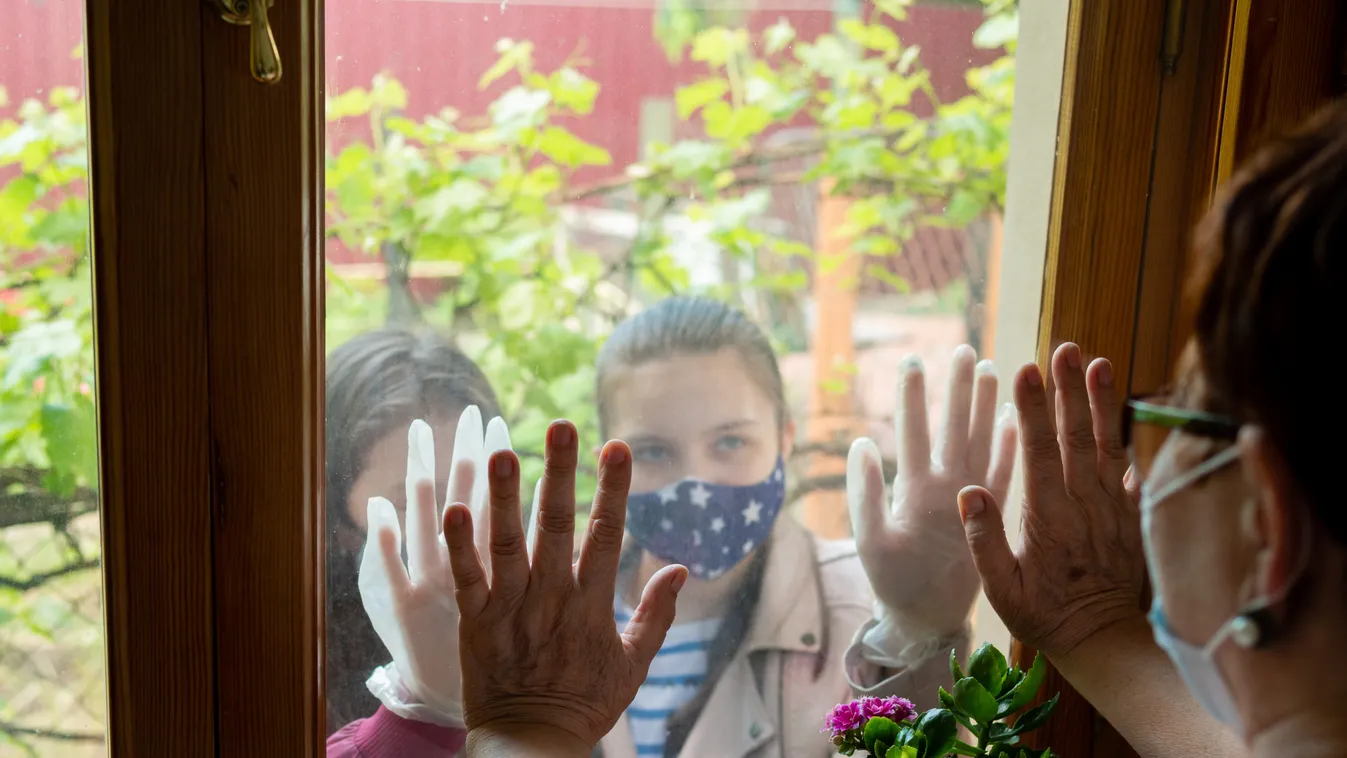 Teszttel sincs puszi, ölelés karácsonykor