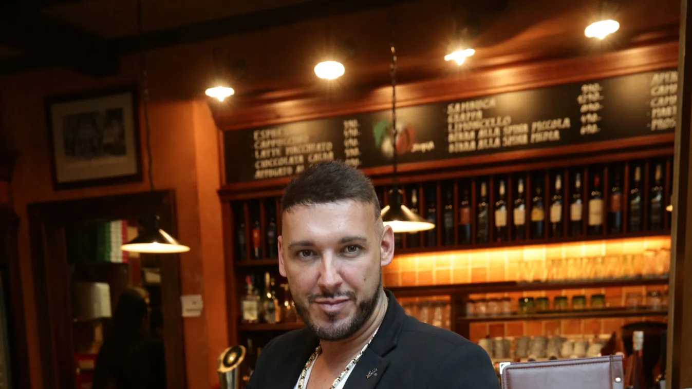 Megtört a jég: erre készül Jolly az apjával