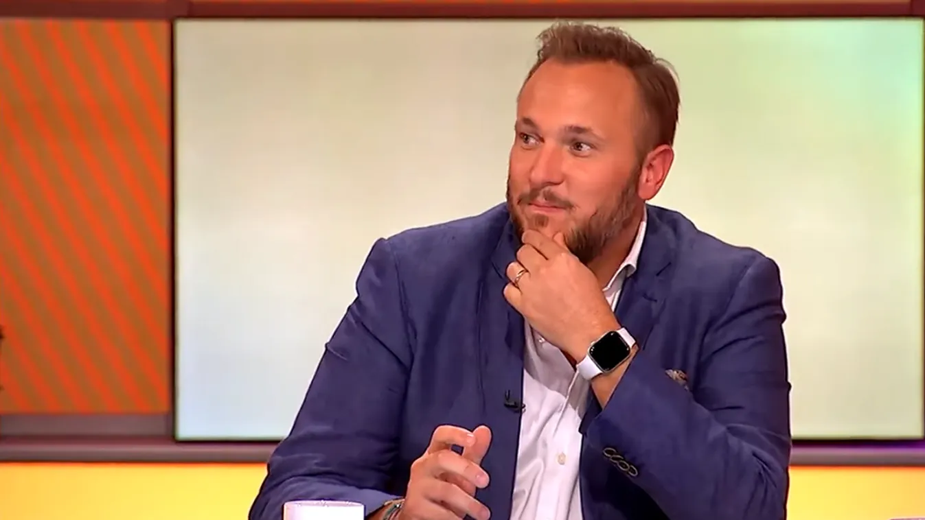 A nap legcukibb képével mond köszönetet a magyar énekes