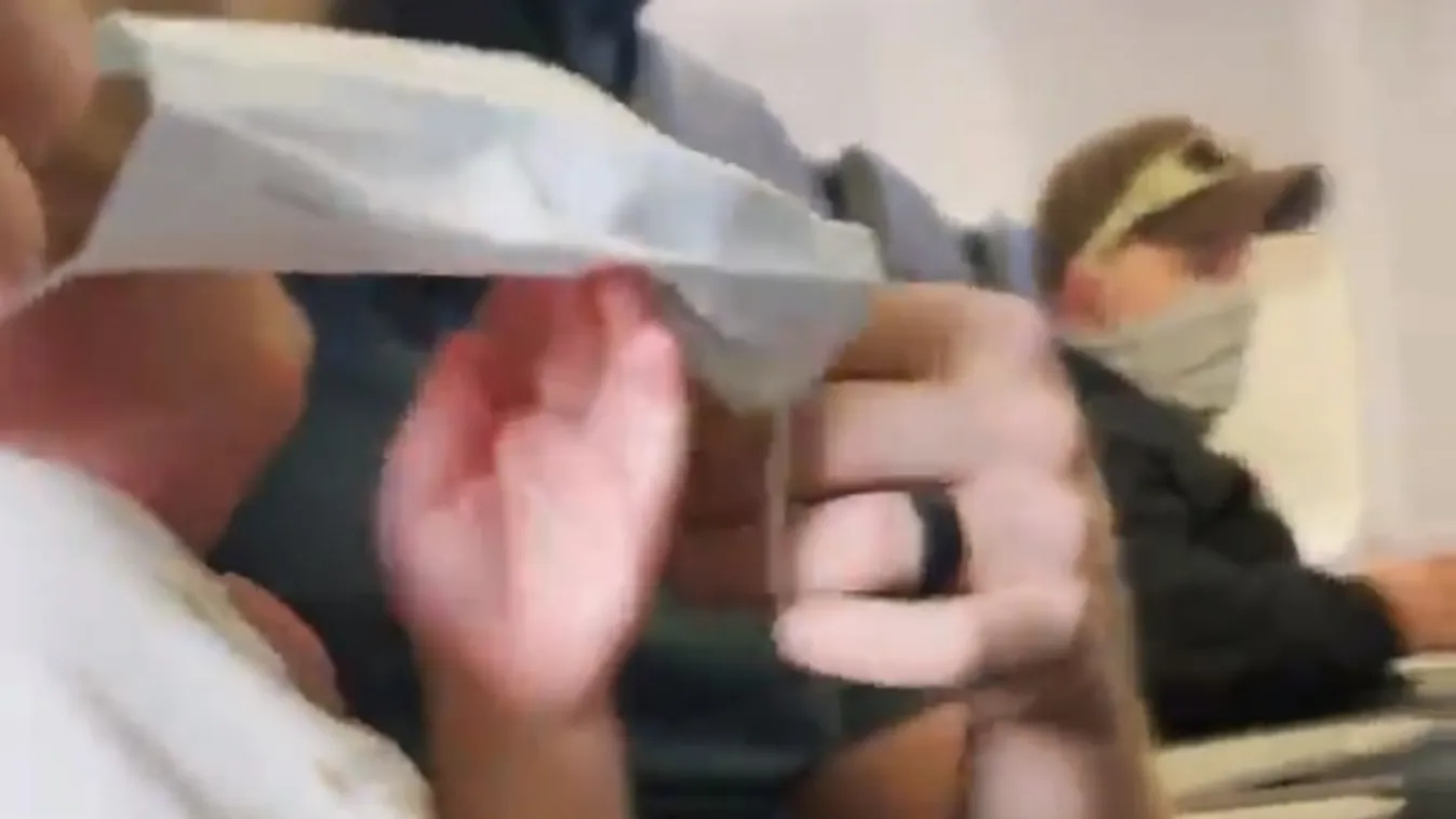 Nem viselt maszkot a 2 éves magyar kislány, leszállították családját a repülőgépről - videó