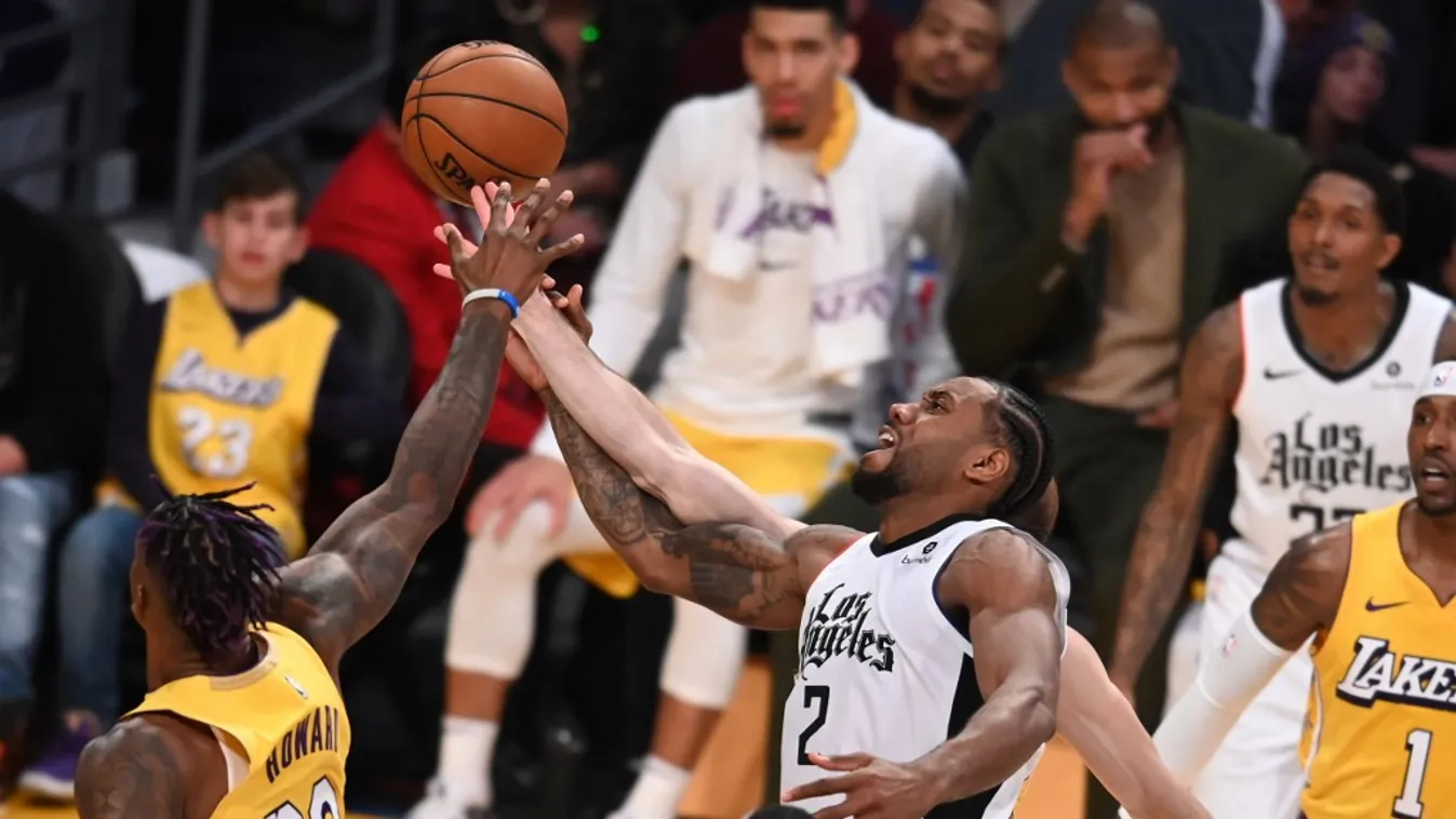 Véres jelenet, csapattársa ütötte ki a sztársportolót