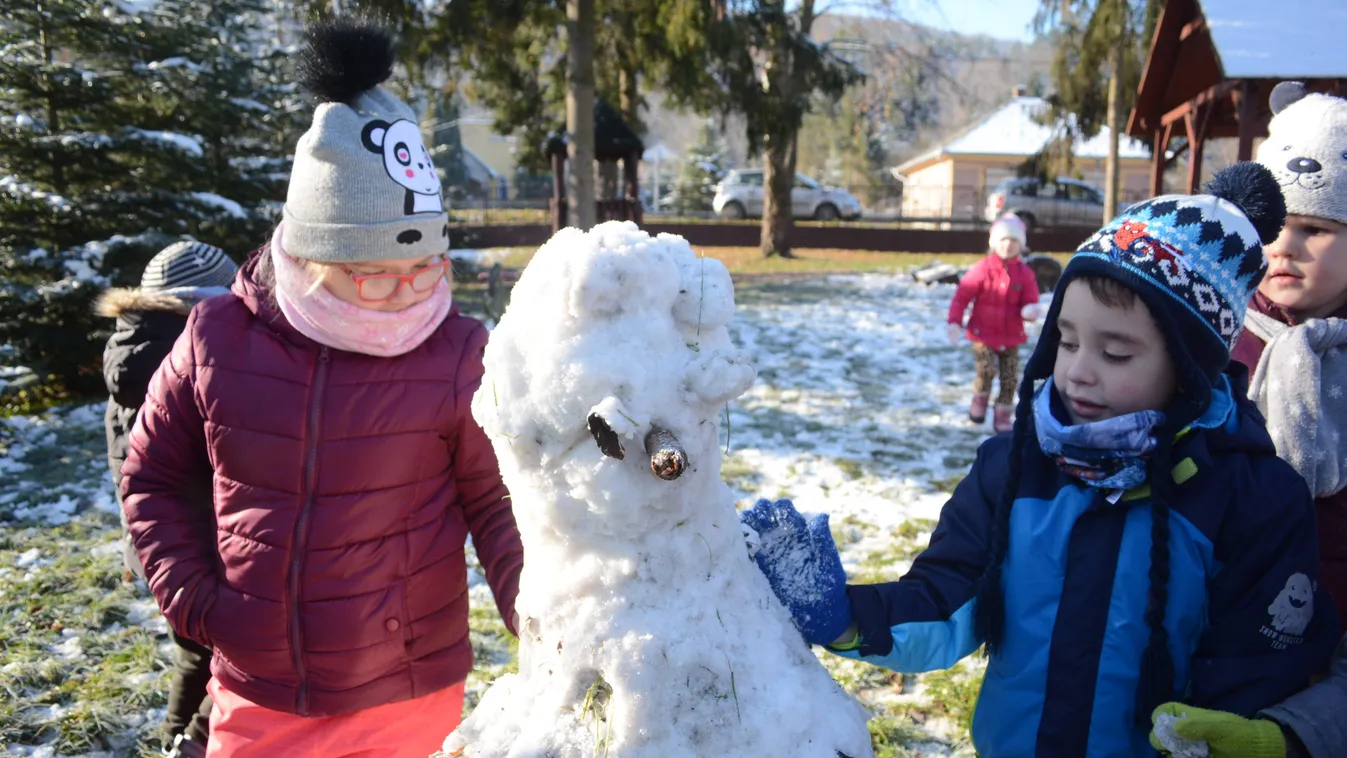 Telkibányán már hóembert építettek az óvodások