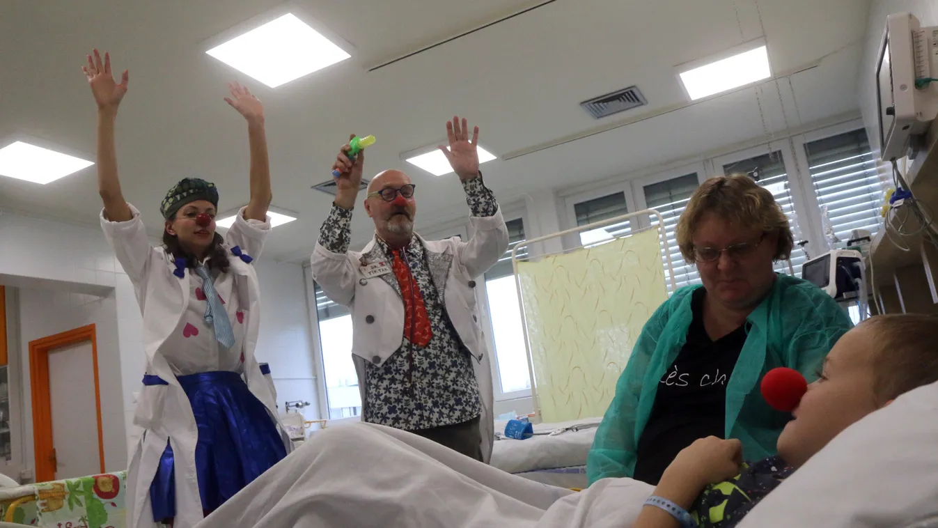 A Jegymester segít eljuttatni a nevetés gyógyító erejét