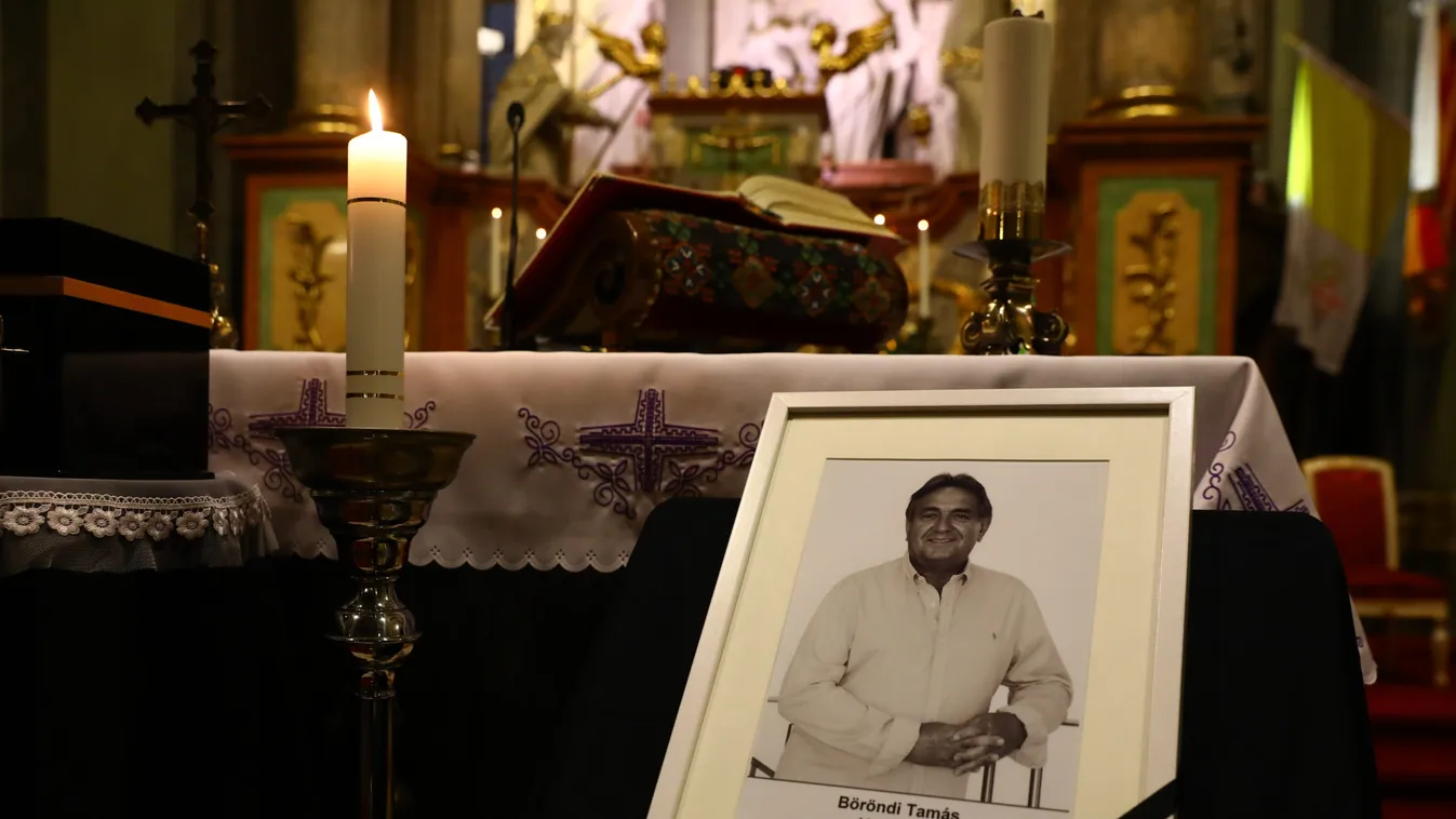 Ezekben a percekben búcsúztatják Böröndi Tamást - Fotók