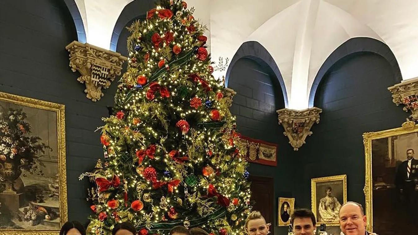 Meglepő karácsonyi képek: Nem pont így képzelne el az ember egy hercegi családot