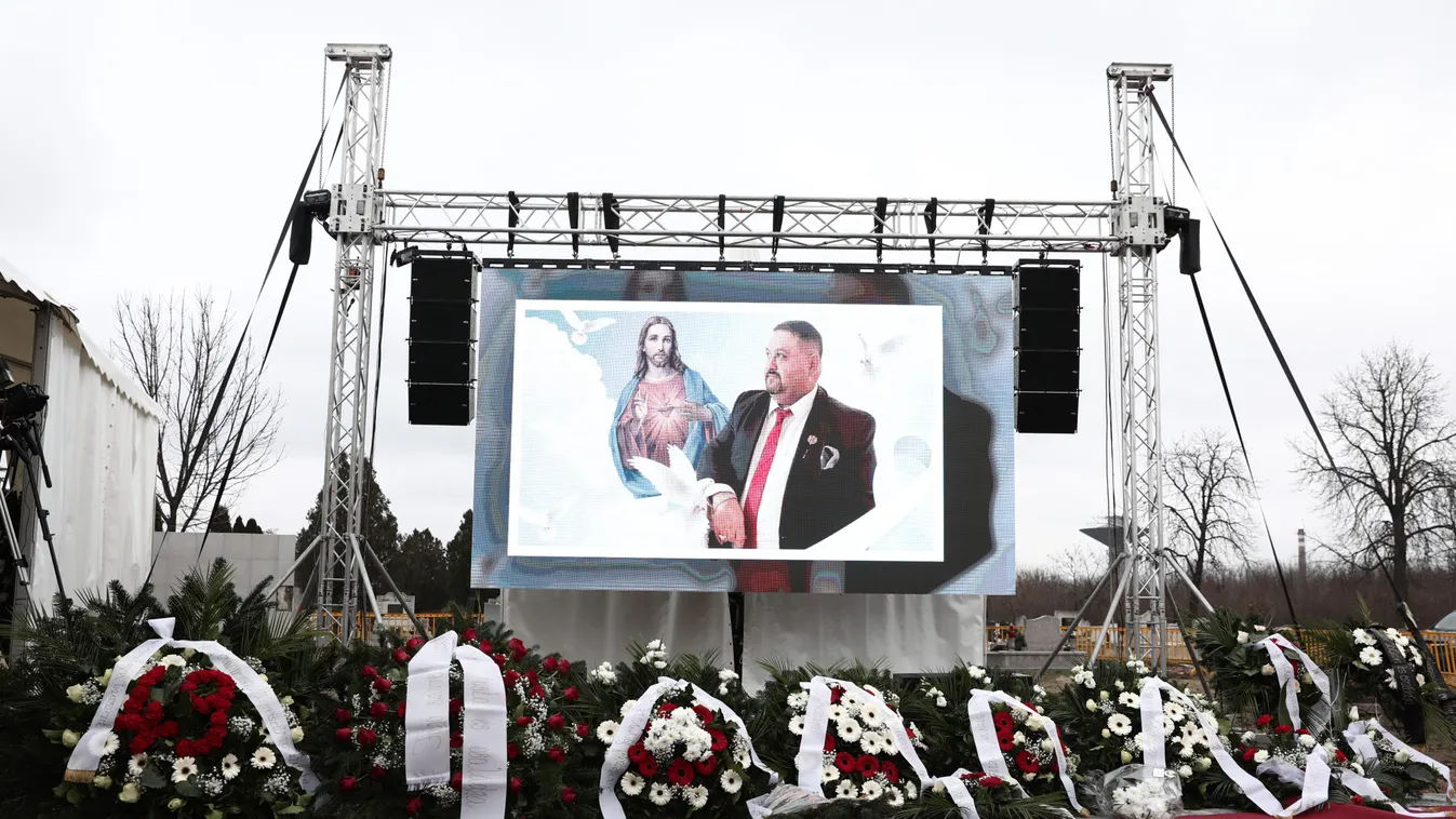 Több százan akarnak bejutni: Elkezdődött Nagy Grófo temetése
