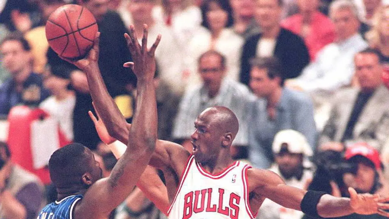 Közel százmillióért csaptak le a legendás sportoló mezére