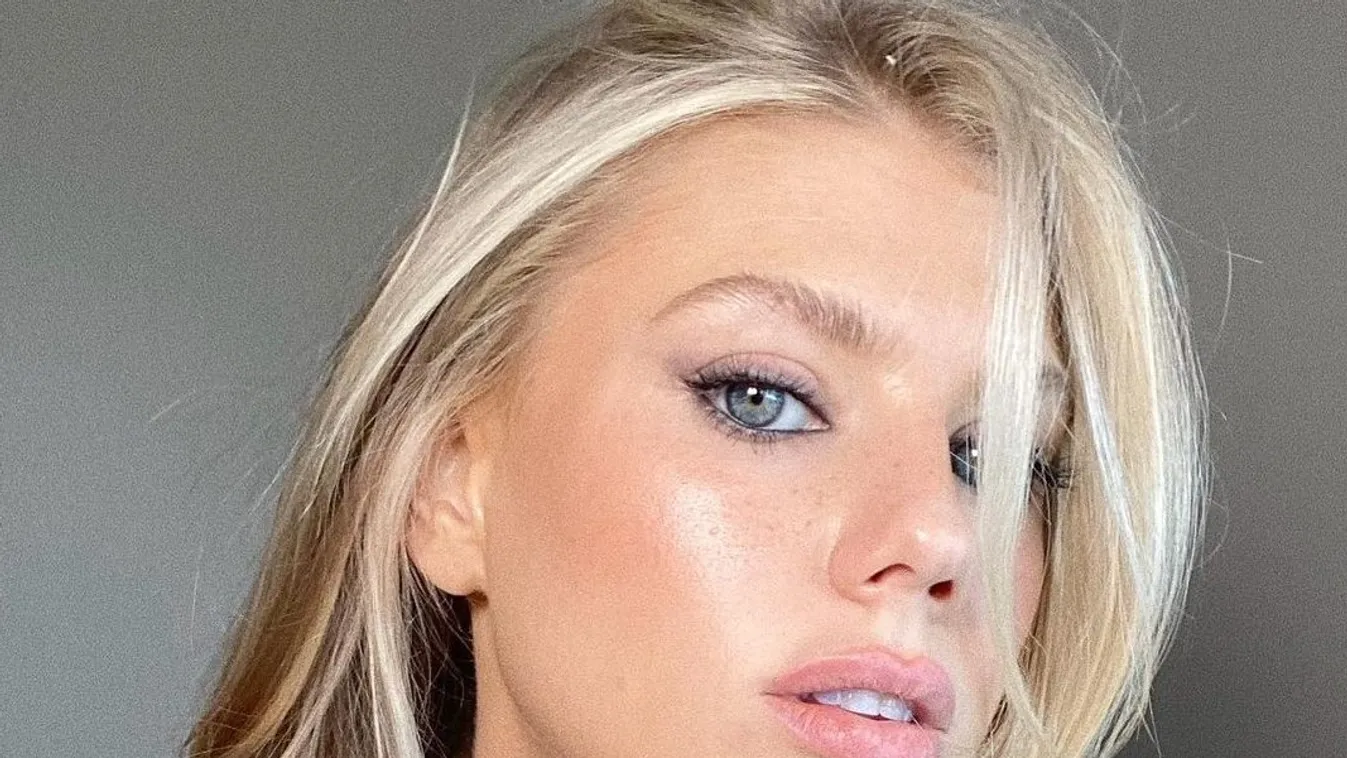 A Baywatch sztárjának bikinis teste olyan, mint a karácsonyi csoda - Fotók