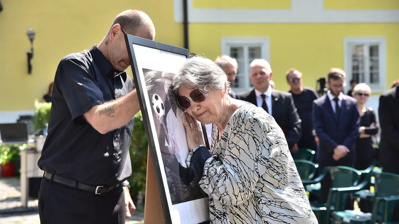 A Ripost megtudta: drámai titkot rejt Pécsi Ildikó síremléke - Fotó