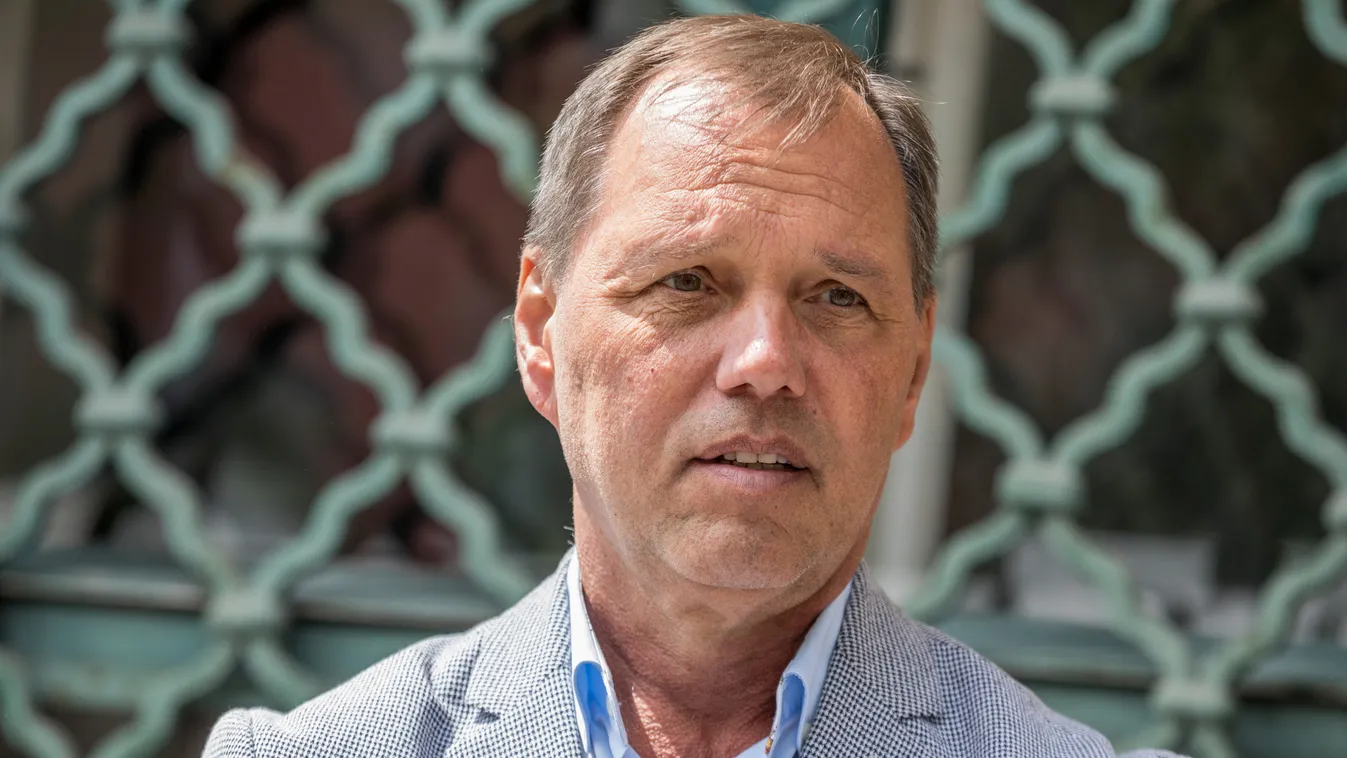 Szlávik János: Aki beoltatja magát, biztosan nem hal bele a fertőzésbe