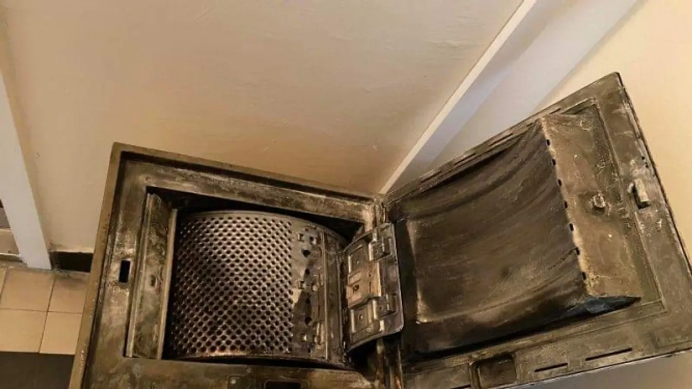 Égő lakásából mentették ki az idős házaspárt Székesfehérváron - fotók