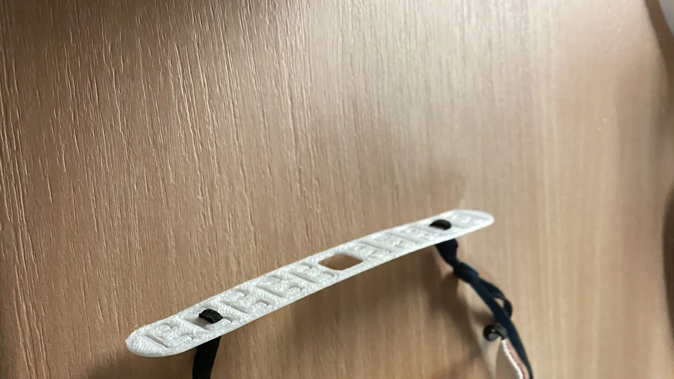 Különleges találmánnyal védik az orvosok fülét, elképesztő felajánlást tett a magyar lány