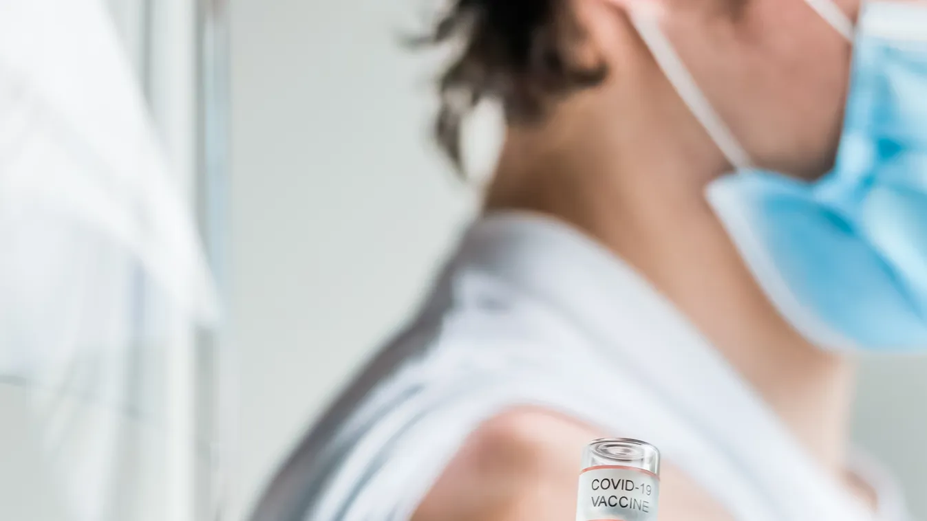 Még időben lépett Magyarország: Megindult a harc a vakcináért, Brüsszel lassúsága életeket veszélyeztet