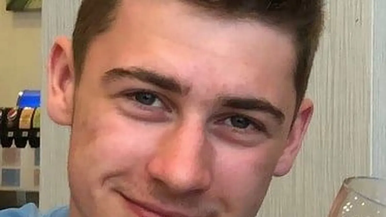 „Sosem felejtünk el" - szívbemarkoló szavakkal, száznál is több virággal búcsúznak a szenteste elhunyt fiataltól