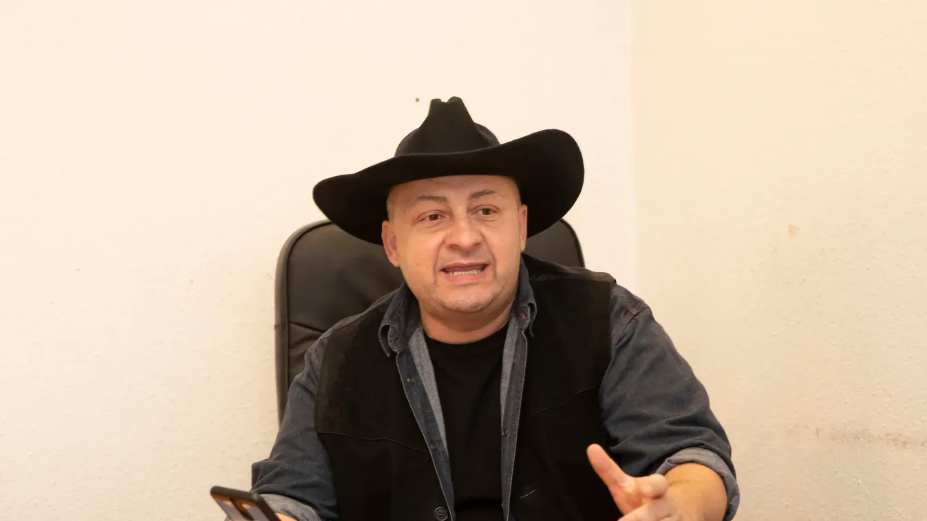 Exkluzív videóban üzent Gáspár Zsolti, az egész család beoltatja magát - Videó