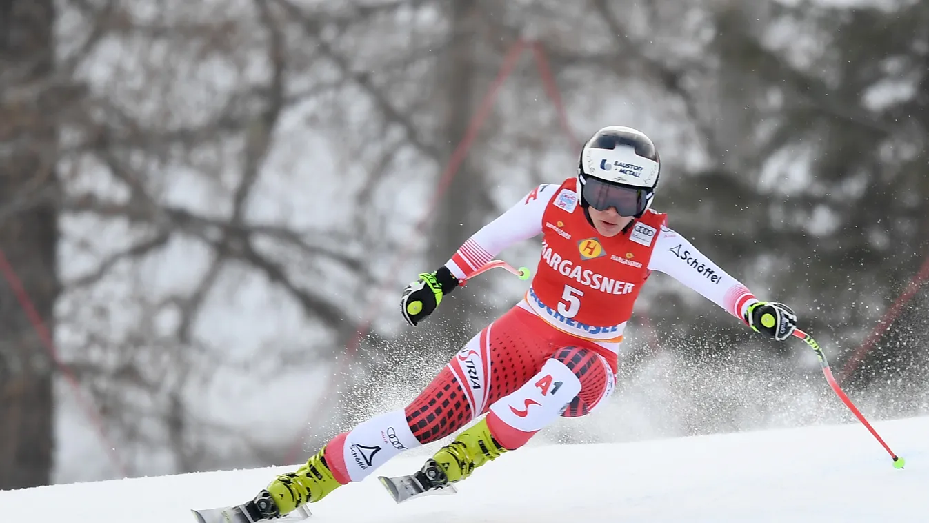 Rémisztő bukás a sípályán, hordágyon vitték el Nicole-t - Videó