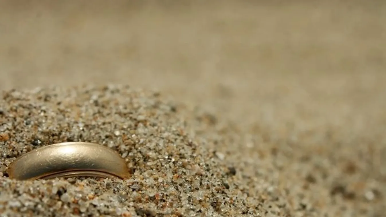 Rengeteg aranyékszert mosott partra a tenger egy szegény halászfaluban