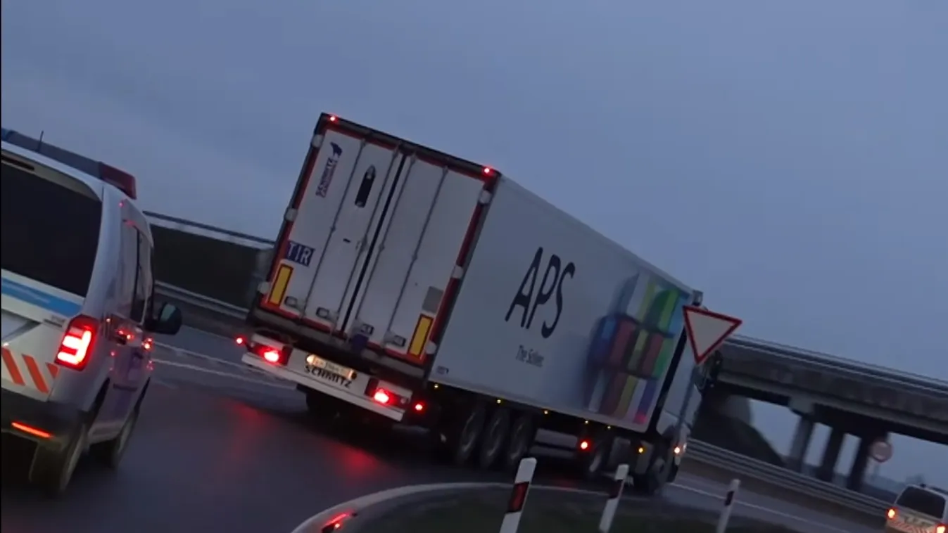 Szijjártó Péter: 6000 ampullányi orosz vakcina érkezett Magyarországra