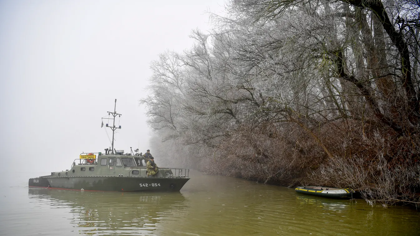 Merész strandolókat fotóztak a Tiszában