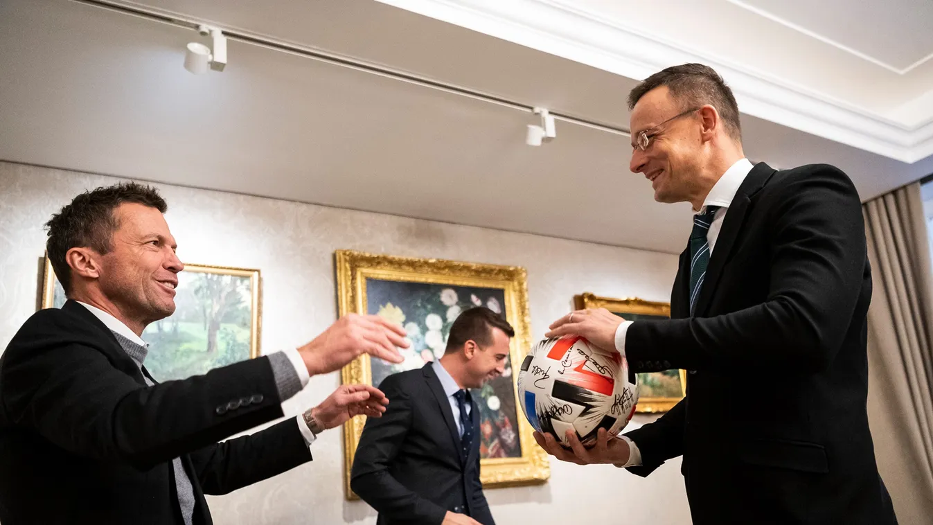 Szijjártó Péter világbajnokkal találkozott, majd fontos bejelentést tett