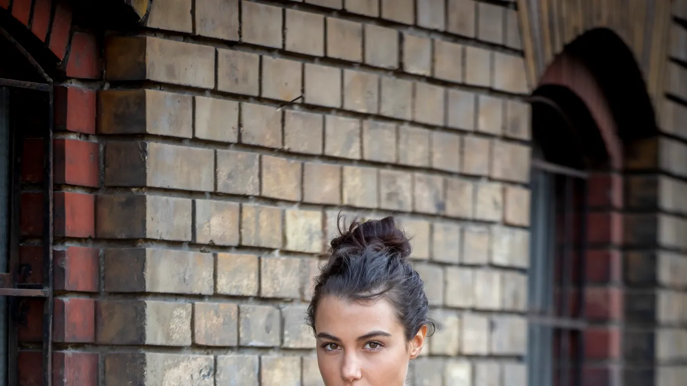 Mint a mesékben: menyasszonyi ruhában kapták le Tóth Andit