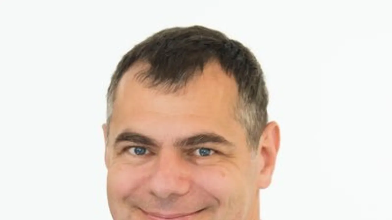 Megkapta az oltást az Erzsébet királynő által kitüntetett magyar orvos is, így érzi magát