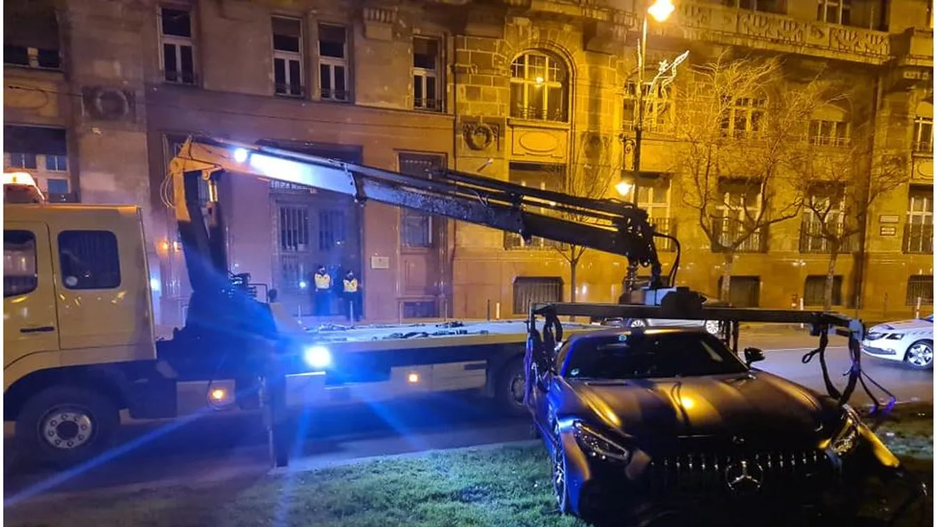 Brutálisan összetört egy luxusautó Budapest szívében. Rejtélyes, hogy ki vezette