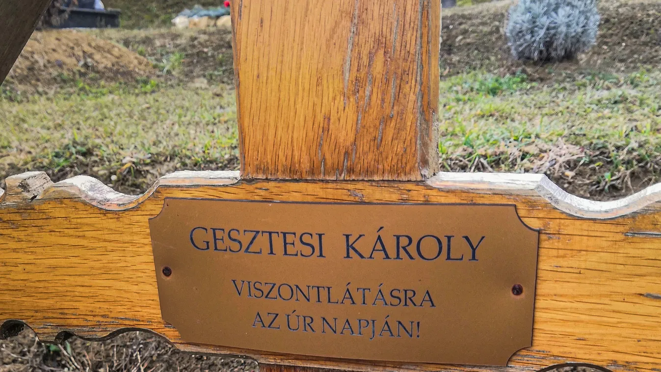 Lefotóztuk: Így néz ki most Gesztesi Károly sírja