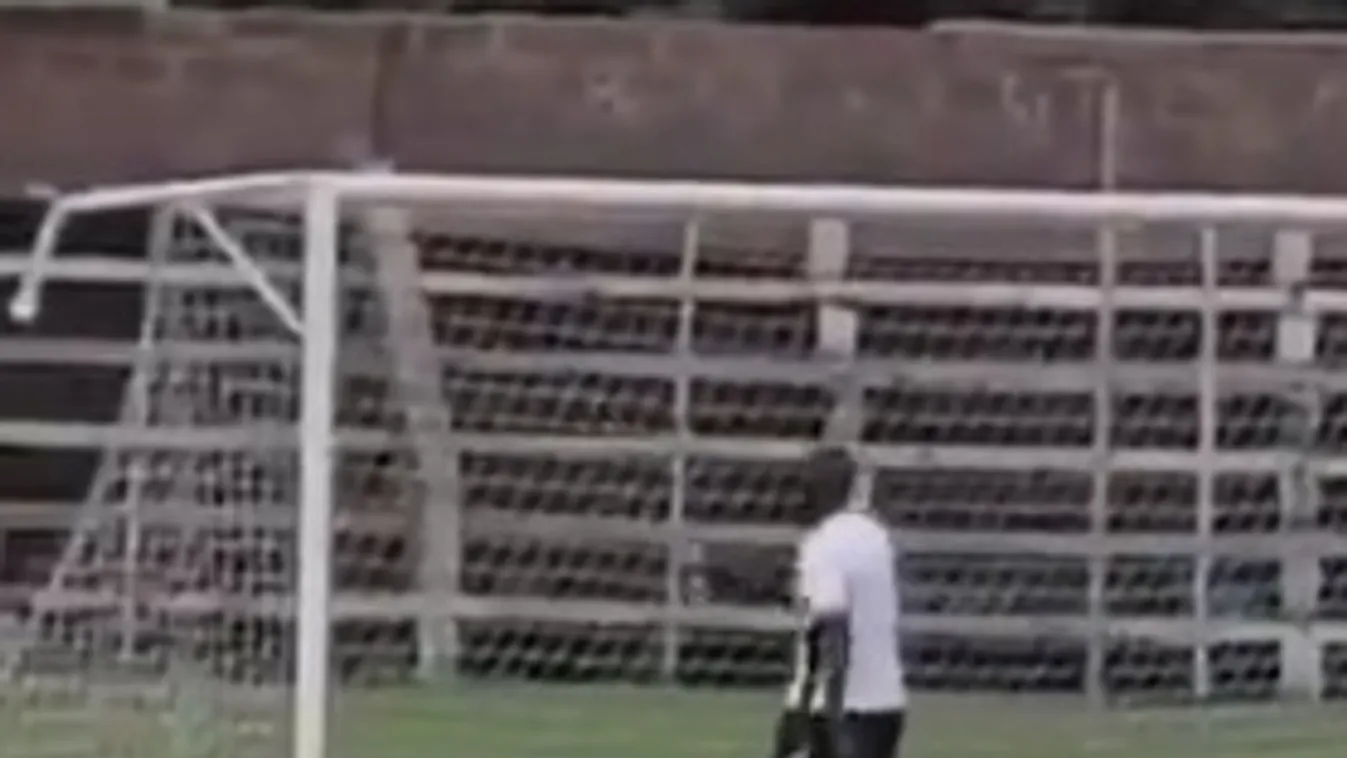 Levideózták, gusztustalan dolgot tett a fociedző