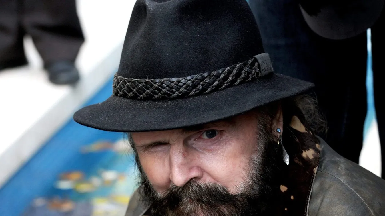 Óriási a változás, így néz ki most Som Lajos sírja - Fotó