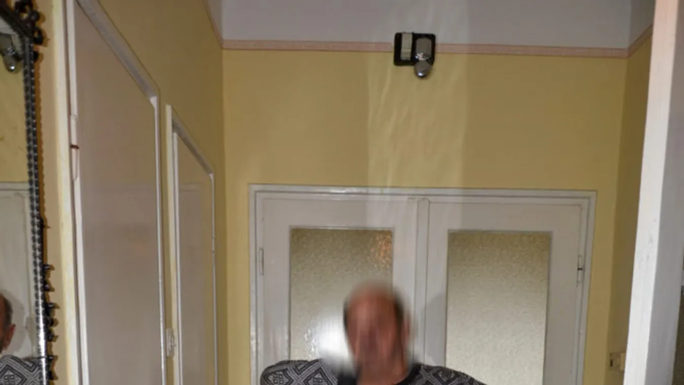 Megölte a 82 éves asszonyt a férje, mert elfelejtette felhúzni a redőnyt