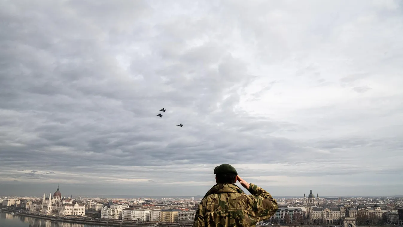 Orbán Viktor posztjából derült ki: ezért voltak Gripenek a Parlament felett