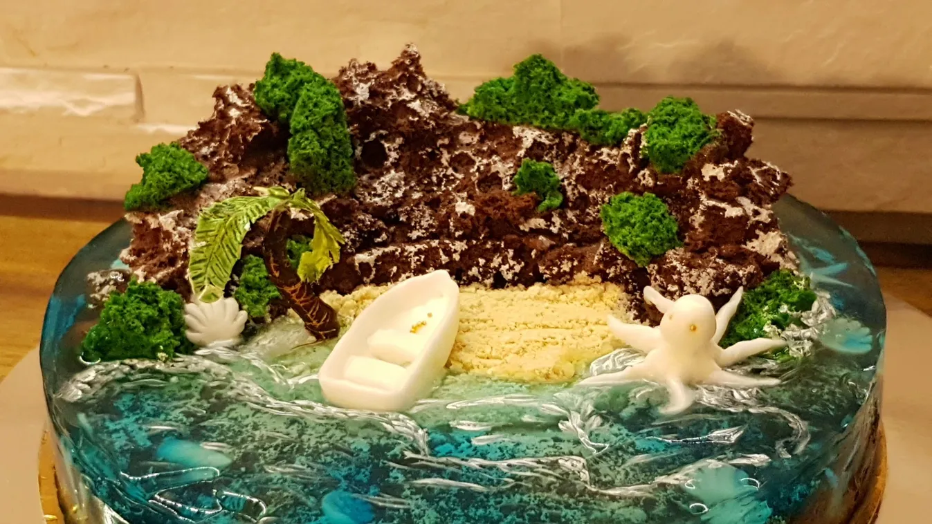 Nyaralás helyett: sziget-tortával lepte meg lányát a magyar anyuka