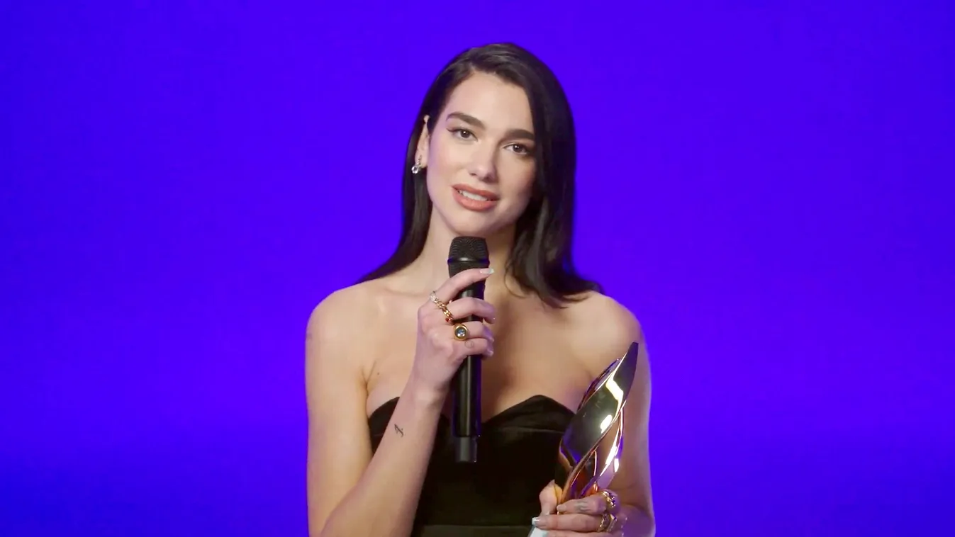 Dua Lipa nemcsak hangban erős, hanem popóban is – Fotó