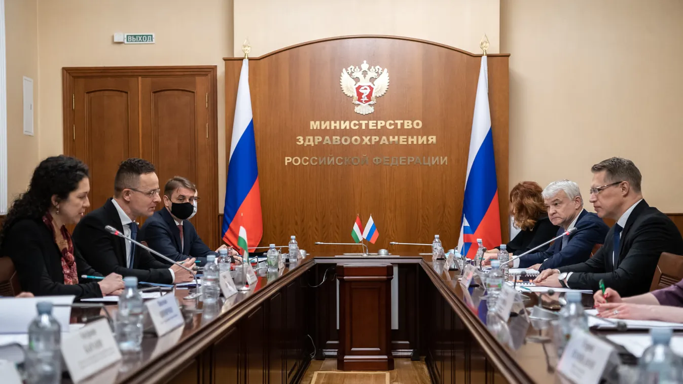 Nagy bejelentést tett Szijjártó Péter az orosz vakcináról!