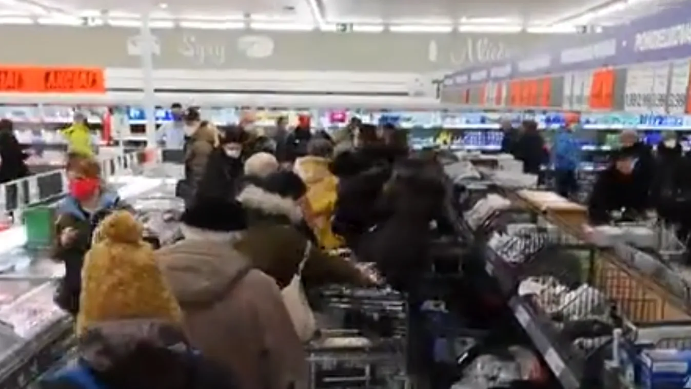 Egymást taposták az emberek - akciós szájmaszk miatt tömeghisztéria tört ki egy Lidl-ben
