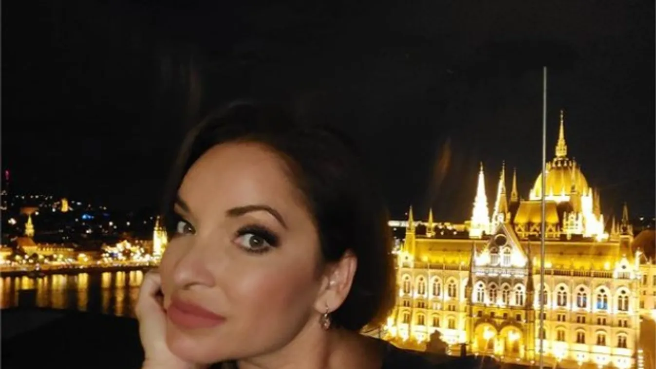 Váratlan fordulat: mégsem válik, újra hordja a gyűrűjét a magyar sztár