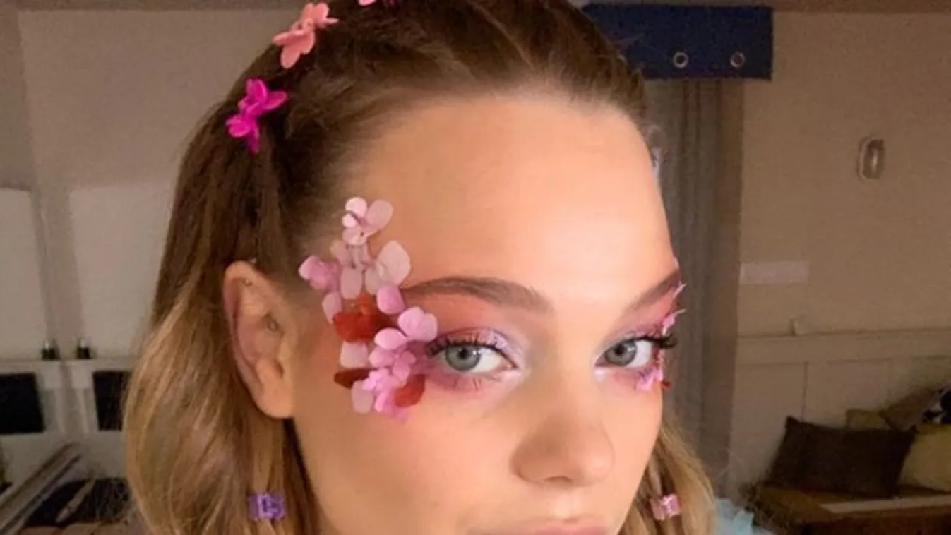 Tyűha, sminkelés közben mutatta meg dús keblét a magyar luxusfeleség lánya - Videó