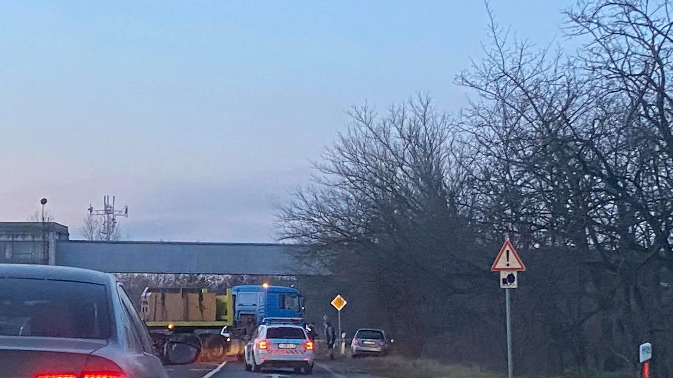 Helyszíni videó: baleset történt Dunakeszinél, megérkeztek a rendőrök