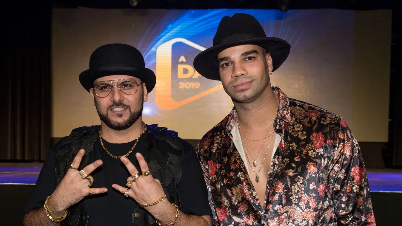 Új oldalát mutatja meg a népszerű magyar énekes