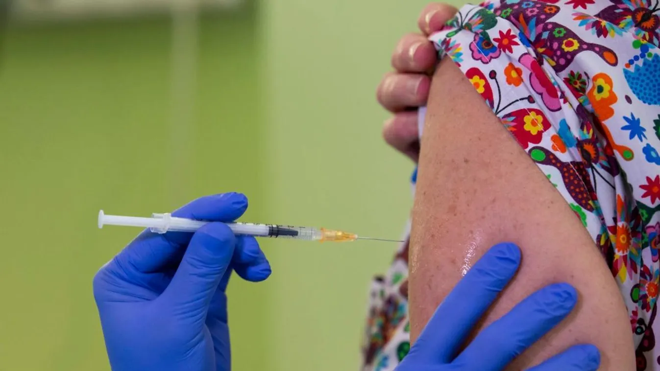 Megkezdik az oltást az ország négy legnagyobb létszámú idősotthonában