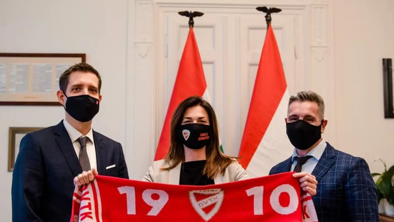 Varga Judit most elárulta, nem akármi került az irodája falára