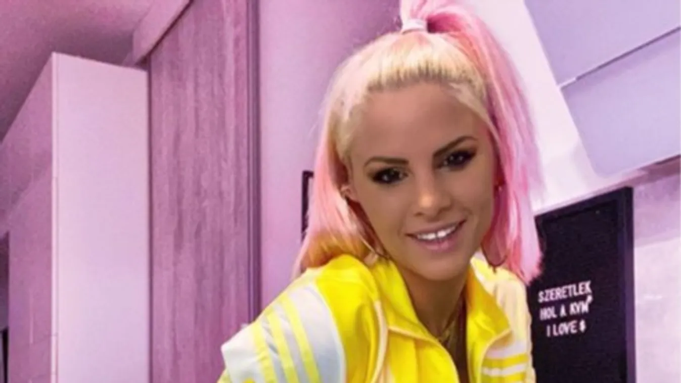 Őrületesen dögös: ágyban fekve bugyiban villantott a magyar bombázó – fotó