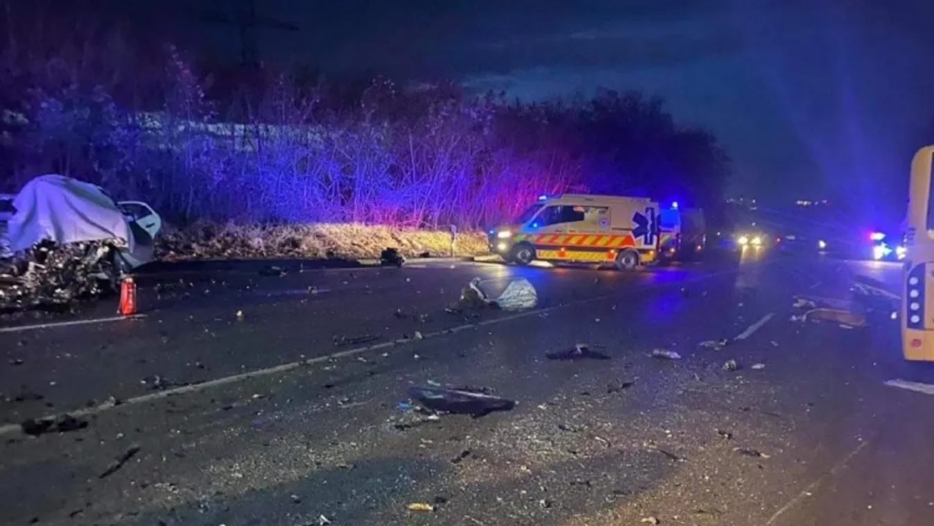 Brutális tömegszerencsétlenség: egy ember meghalt, 17 személy megsérült Gödöllőnél - fotó