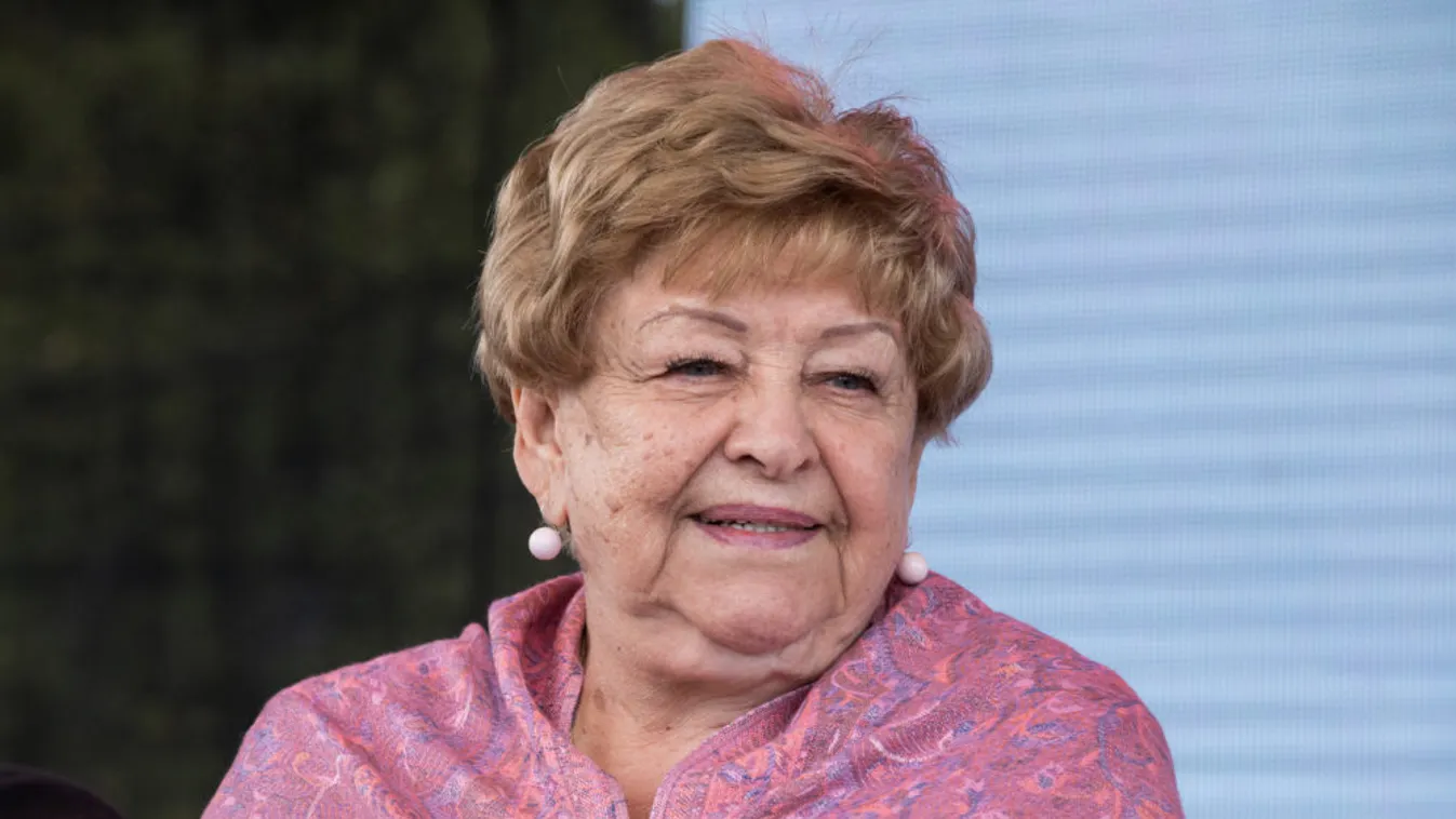 Élő adásban, elcsukló hangon tett nagy bejelentést Pásztor Erzsi