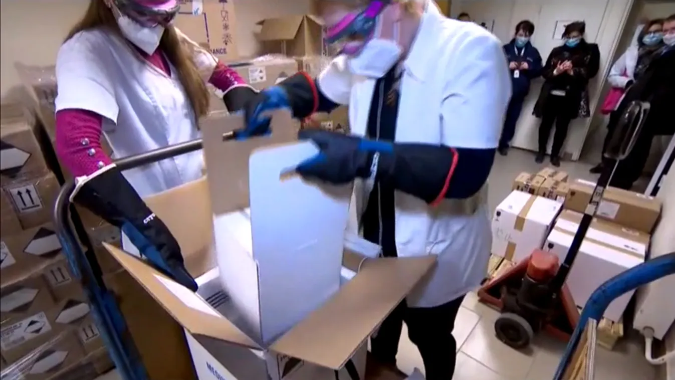 Megérkezett a harmadik vakcinaszállítmány Magyarországra - fotók