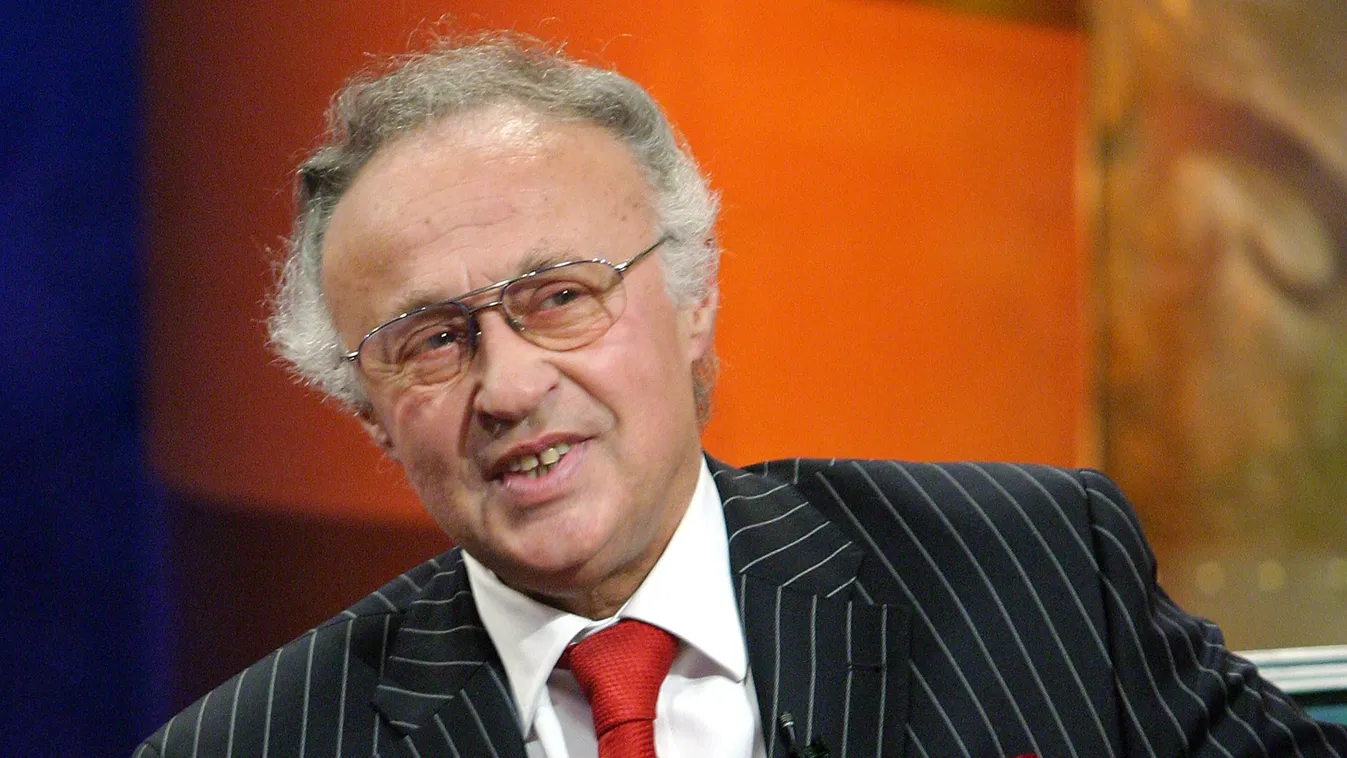 77 éve őrzi Sas kéznyomát a pesti bérház