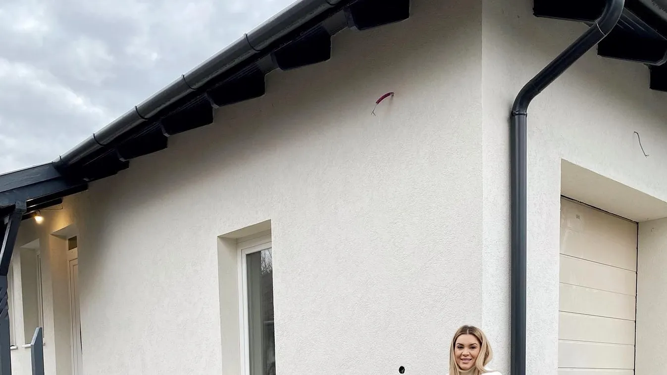 Még csak a hatodik hónapban van, de máris hatalmasak a mellei Hódi Pamelának