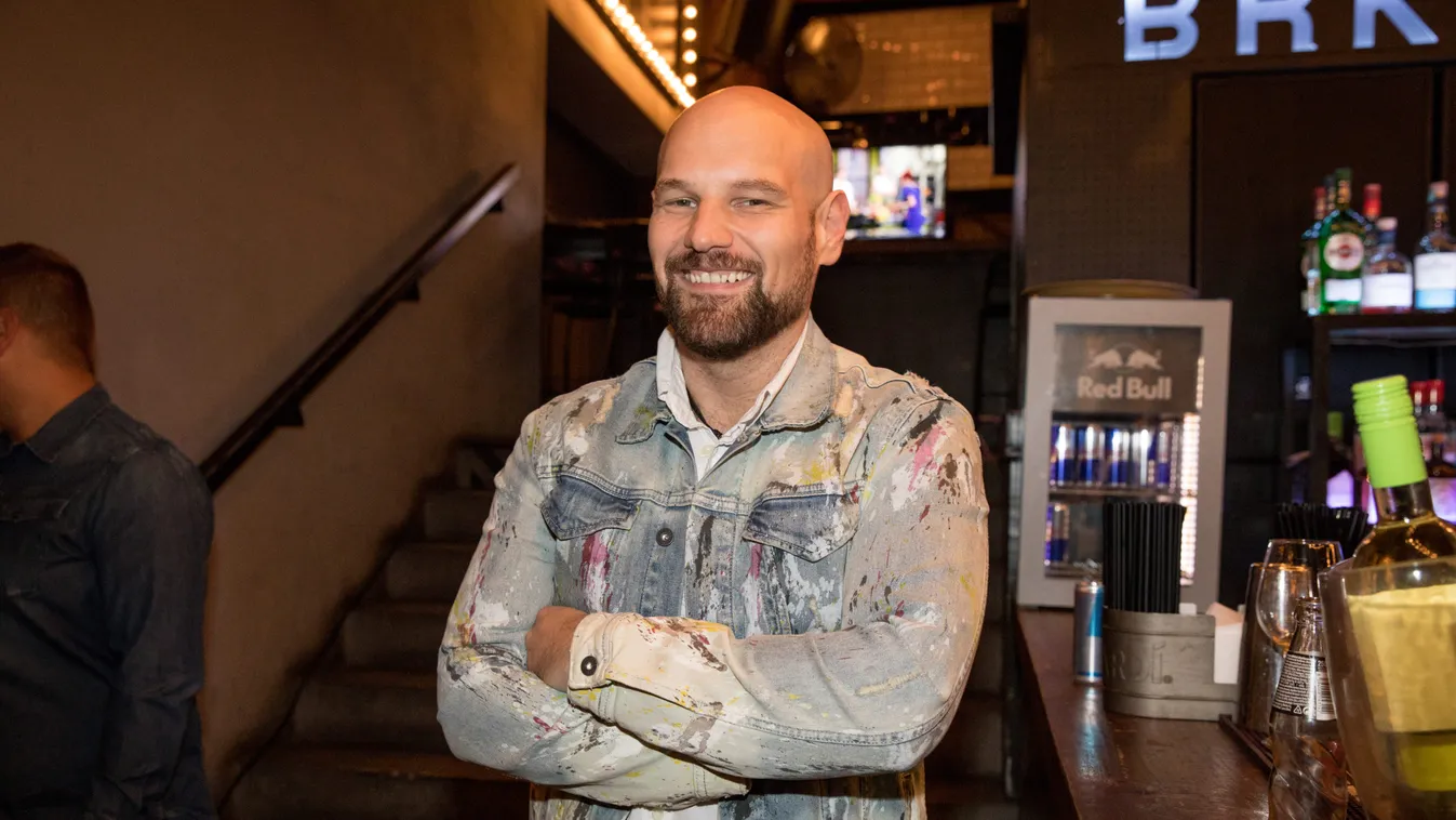 Megtudtuk: marketingesként dolgozik a népszerű magyar énekes