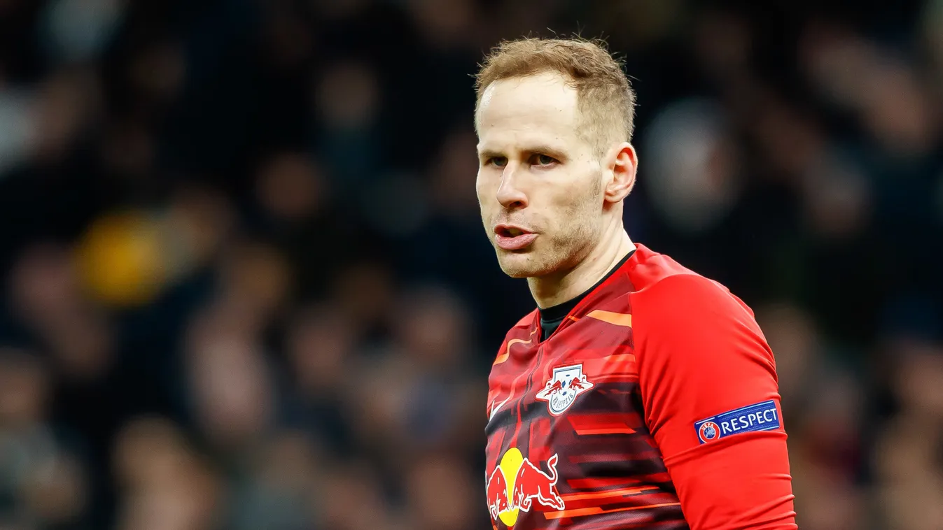 Gulácsi Péter pórul járhat a Dortmund csapatánál